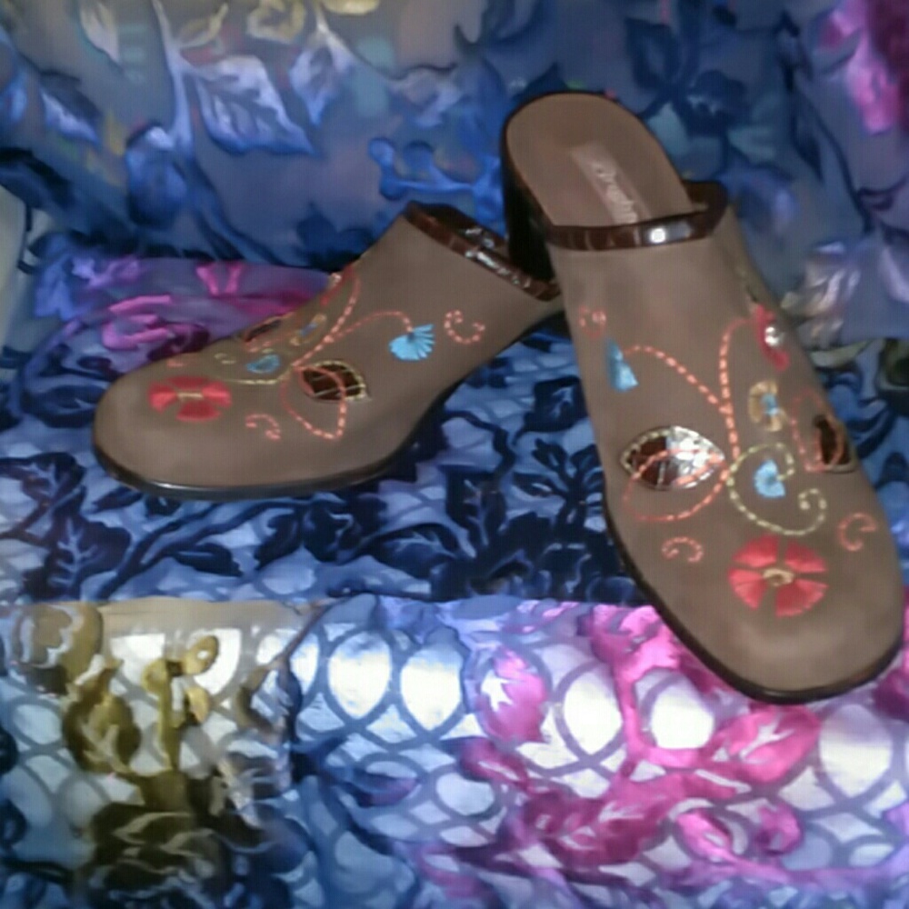 BRIGHTON "FIONA" MULE SHOE